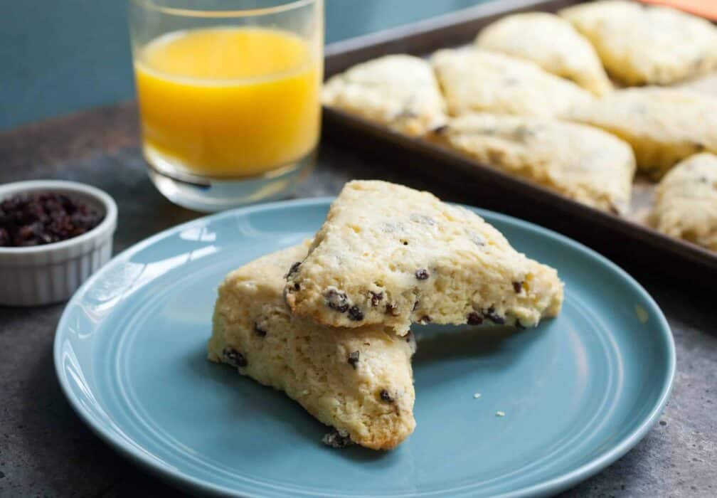 Easy Currant Scones: Scones were one of the first things I ever learned to bake and these scones are some of my favorites! Easy to make and they have a perfect buttery texture! | macheesmo.com