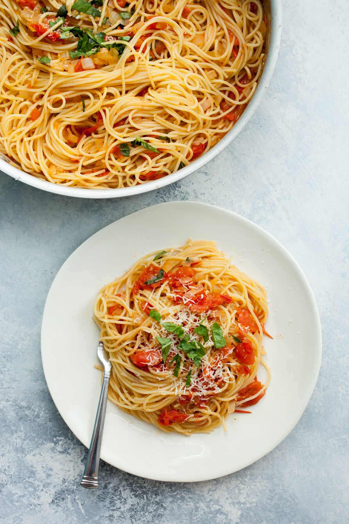 Cherry Tomato Spaghetti: This simple fresh spaghetti dish is made with cherry tomatoes that are super fresh and easy to cook down. It's a huge hit! | macheesmo.com