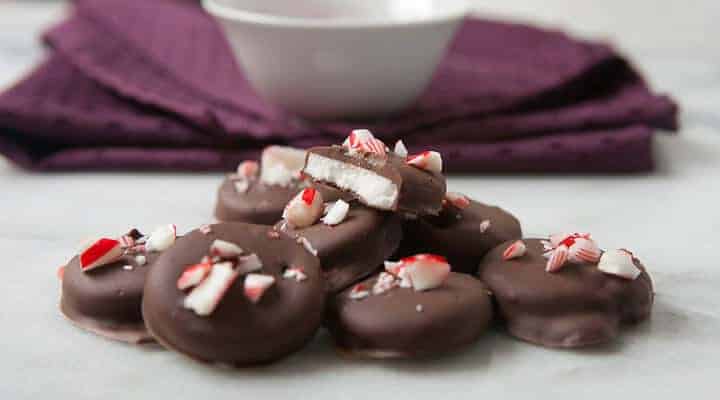 Peppermint Patties - Made from scratch with just a few ingredients. A great quick after dinner treat that gives you fresh breath!
