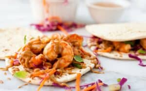 Thai Shrimp Flatbreads: Spicy, savory shrimp layered with a homemade crunchy slaw and spicy peanut sauce. A light, fresh summer meal! #spons