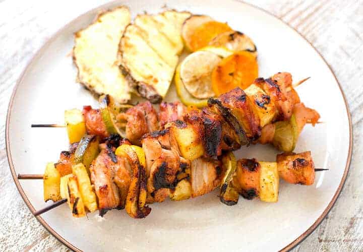 Spicy Maple Citrus Chicken Kabobs: These are the perfect kabobs for a chill weekend BBQ. Marinate the chicken in a sweet and spicy maple marinade and then stack it up with loads of fresh citrus flavors. Easy and delicious! | macheesmo.com