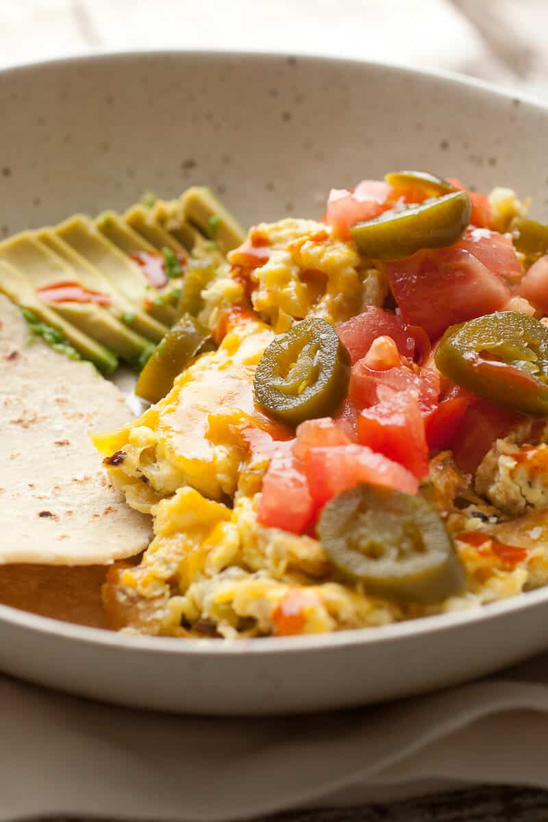 10-Minute Weekday Migas: Breakfast during the week is a huge struggle. But, we can all do better than a bowl of cereal. This big bowl of delicious tex-mex flavors is done in literally 10 minutes. Dig in! | macheesmo.com