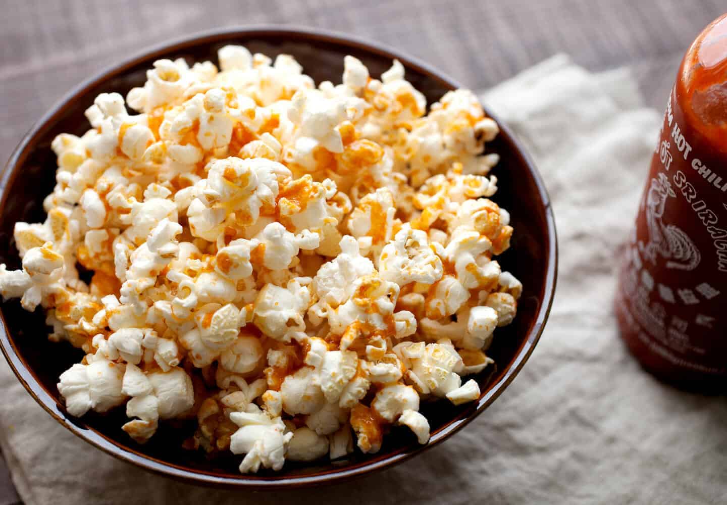 Brown Butter Sriracha Popcorn: Possibly the most addictive popcorn I've ever had. Slightly sweet with a hint of brown butter and just enough spice. Gotta love good popcorn! | macheesmo.com