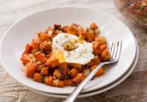 Sweet Potato Hatch Chile Hash: Spicy and sweet never looked so good together. Caramelized sweet potatoes with spicy roasted Hatch chiles with a perfect egg on top. Perfect fall breakfast! | macheesmo.com