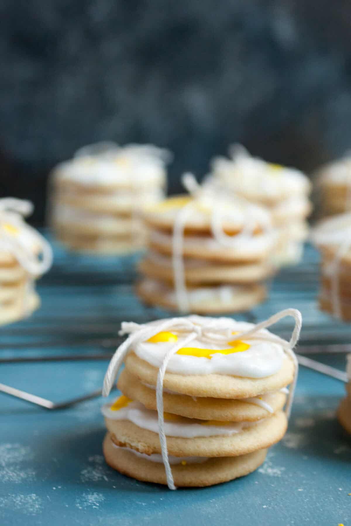 Lemon Butter Cookie Holiday Bundles: These little bundles of perfect lemon butter cookies will brighten any day. Make them for family, friends, or anyone how needs a pick-me-up! | macheesmo.com