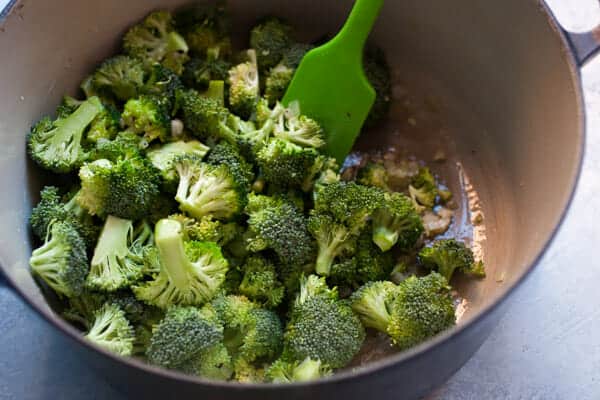 One Pot Broccoli Cheddar Mac