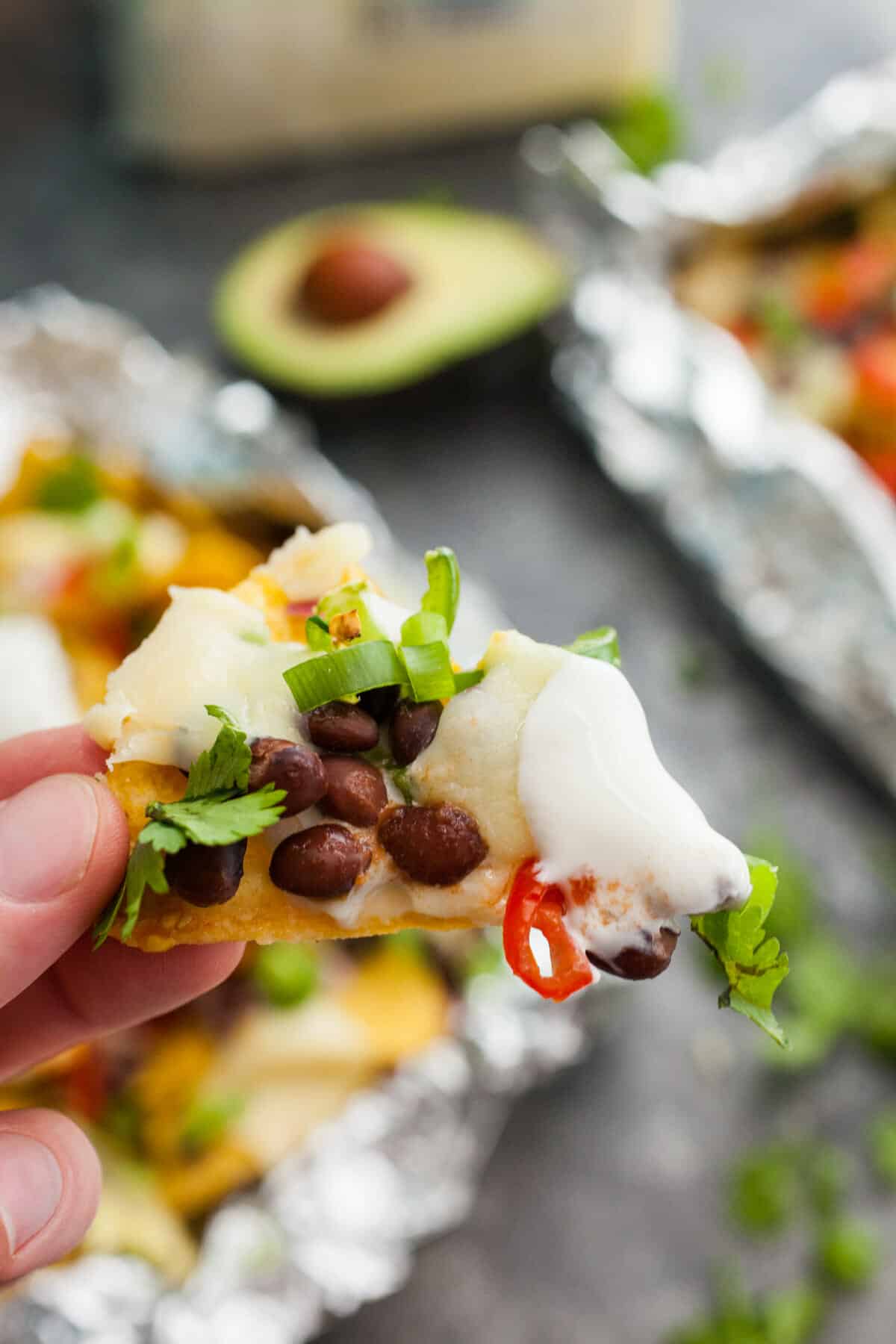 Black Bean Nacho Grill Packs: These easy-to-make nachos are cooked on the grill and make for a perfect quick summer dinner! | macheesmo.com