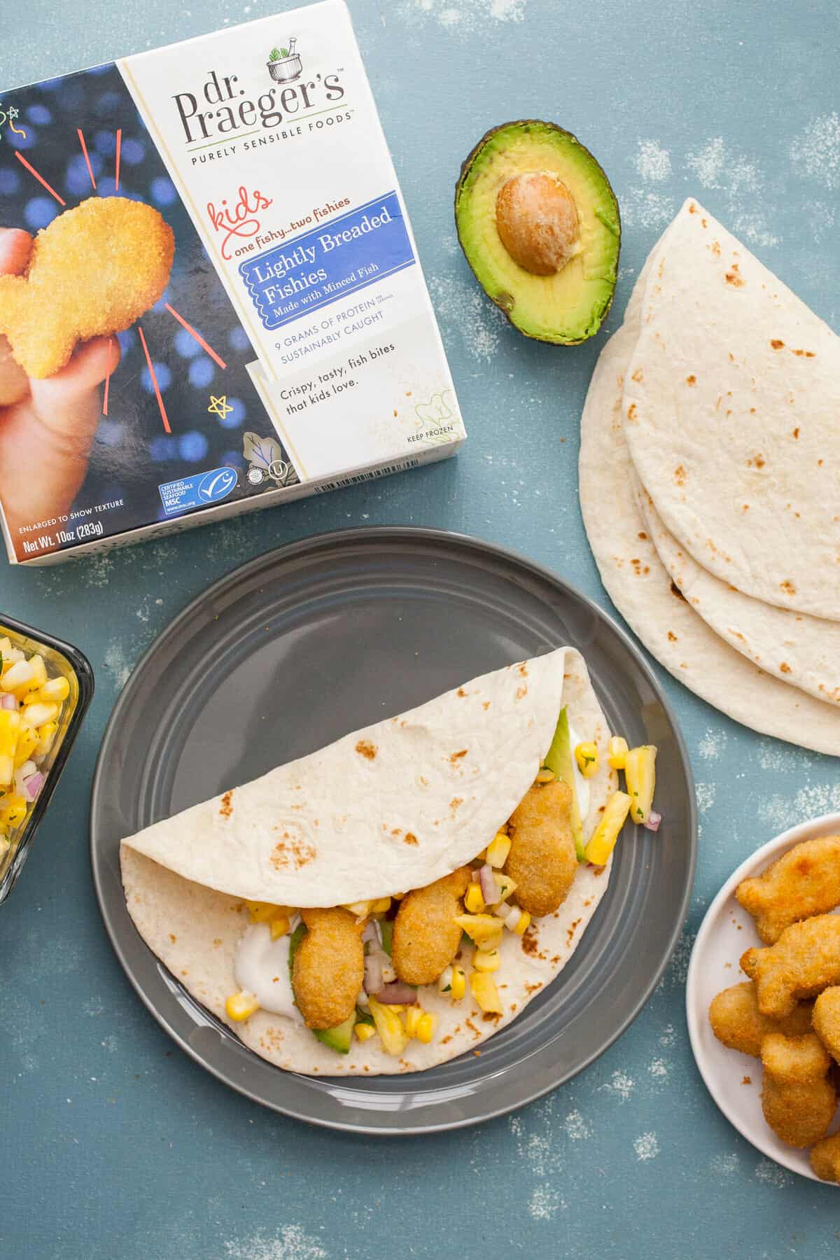Kid Friendly Fish Tacos: These delicious fish tacos are easy to make and a simple way to get a healthy dinner on the table that kids will LOVE. Adult-approved as well! | macheesmo.com