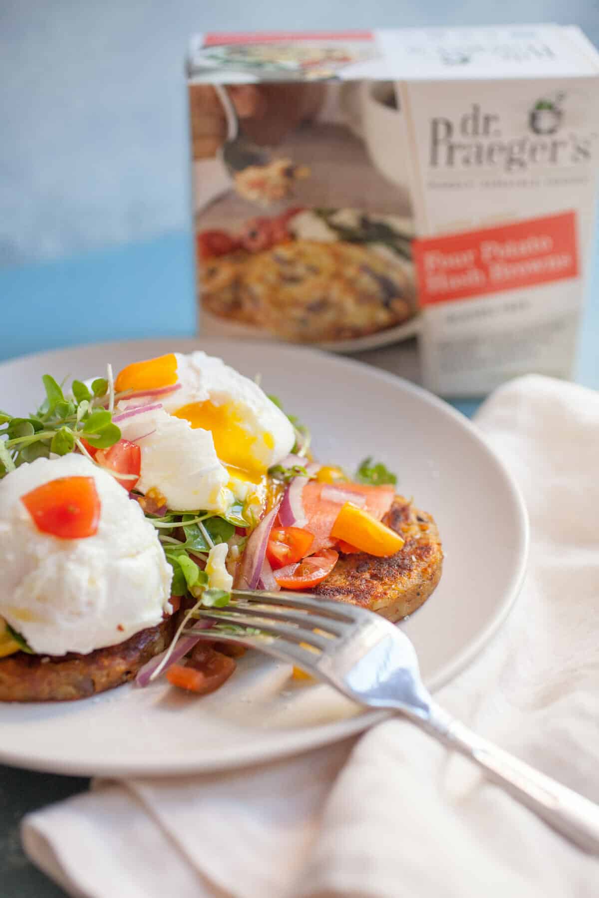 Smoked salmon potato stacks: These beautiful potato and egg stacks are SO easy to make and they look and taste very elegant. They are your new favorite brunch/fancy meal! | macheesmo.com