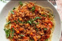 This turkey ragu has all the flavors of a traditional Bolognese sauce, but is fast to simmer together. It's a classic Italian comfort food option! macheesmo.com #turkey #ragu