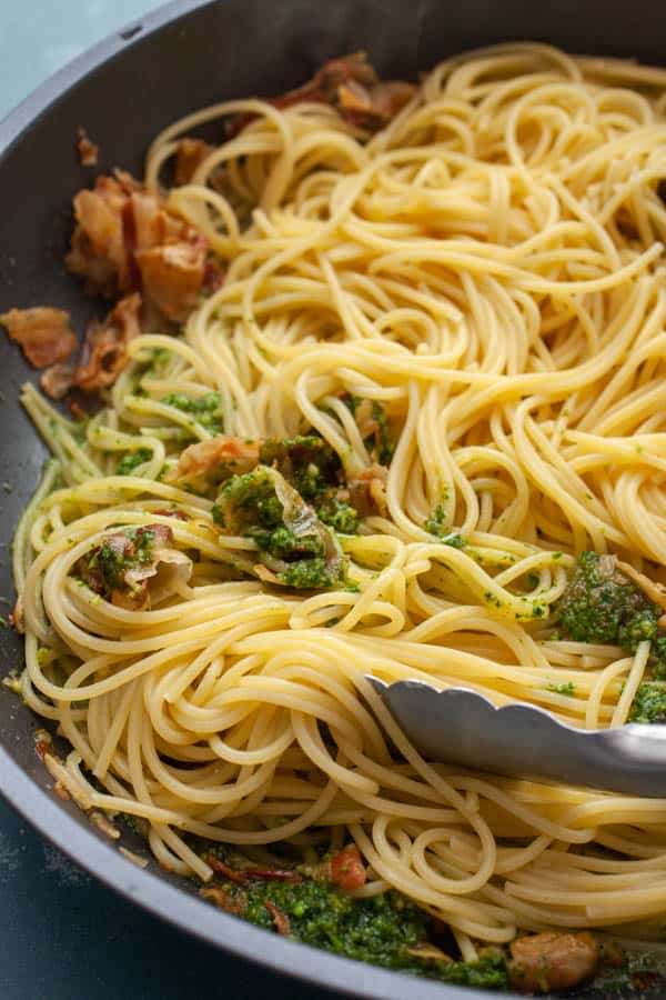 Adding spaghetti - Pesto Carbonara